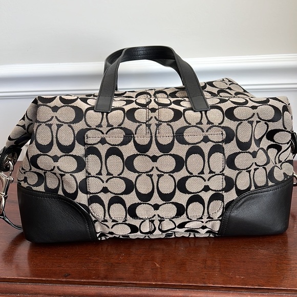 HADLEY SIGNATURE ZIP SATCHEL (COACH F31841)
SILVER/BLACK/WHITE/BLACK Preloved - Picture 2 of 11